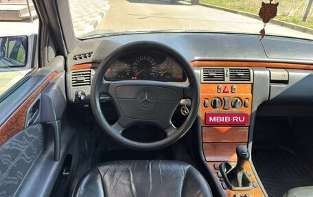 Mercedes-Benz E-Класс, 1997 год, 345 000 рублей, 12 фотография