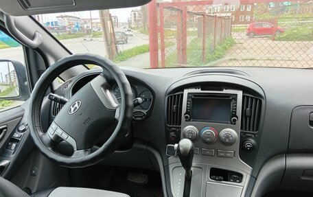 Hyundai H-1 II рестайлинг, 2011 год, 1 800 000 рублей, 1 фотография