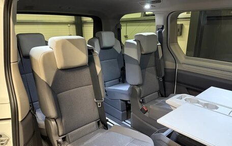 Volkswagen Multivan, 2022 год, 4 770 000 рублей, 5 фотография