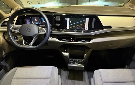 Volkswagen Multivan, 2022 год, 4 770 000 рублей, 6 фотография