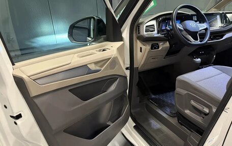 Volkswagen Multivan, 2022 год, 4 770 000 рублей, 17 фотография