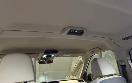 Volkswagen Multivan, 2022 год, 4 770 000 рублей, 19 фотография