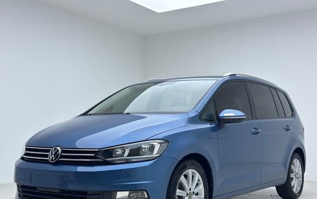 Volkswagen Touran III, 2019 год, 1 350 000 рублей, 1 фотография