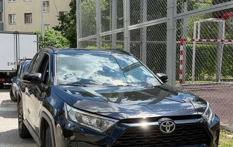 Toyota RAV4, 2021 год, 3 650 000 рублей, 8 фотография