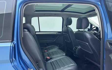 Volkswagen Touran III, 2019 год, 1 350 000 рублей, 21 фотография