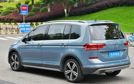Volkswagen Touran III, 2022 год, 1 215 888 рублей, 6 фотография