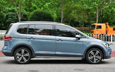 Volkswagen Touran III, 2022 год, 1 215 888 рублей, 5 фотография