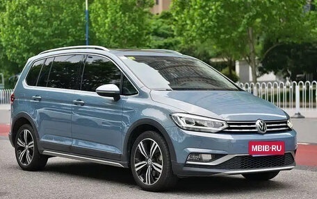 Volkswagen Touran III, 2022 год, 1 215 888 рублей, 3 фотография