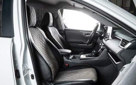 Toyota RAV4, 2019 год, 3 020 000 рублей, 11 фотография