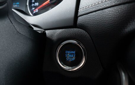 Toyota RAV4, 2019 год, 3 020 000 рублей, 23 фотография