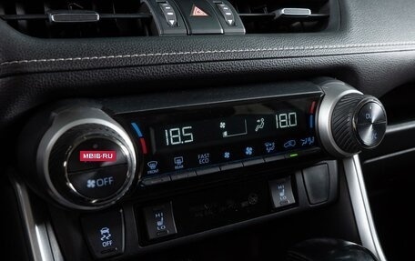 Toyota RAV4, 2019 год, 3 020 000 рублей, 21 фотография