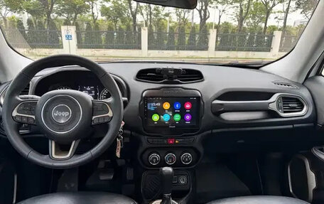 Jeep Renegade I рестайлинг, 2018 год, 1 092 000 рублей, 8 фотография