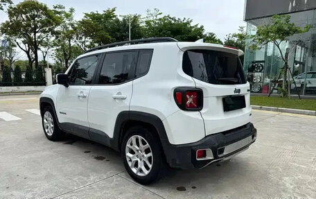 Jeep Renegade I рестайлинг, 2018 год, 1 092 000 рублей, 6 фотография
