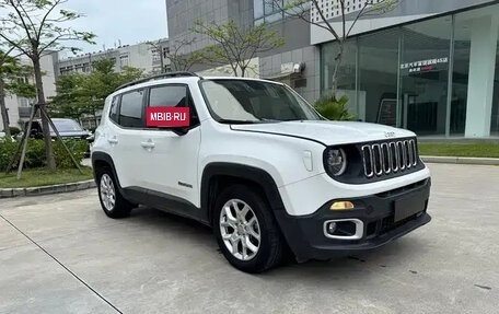 Jeep Renegade I рестайлинг, 2018 год, 1 092 000 рублей, 3 фотография
