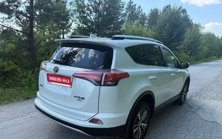 Toyota RAV4, 2019 год, 2 700 000 рублей, 3 фотография