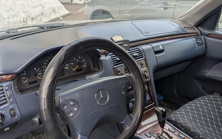Mercedes-Benz E-Класс, 2000 год, 250 000 рублей, 4 фотография