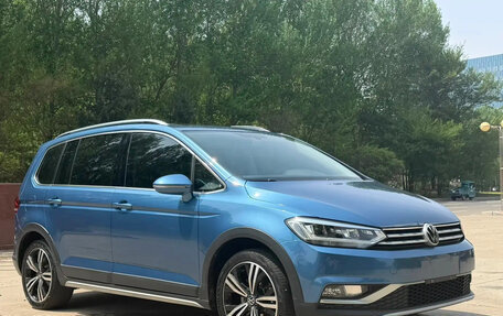 Volkswagen Touran III, 2022 год, 2 220 000 рублей, 3 фотография