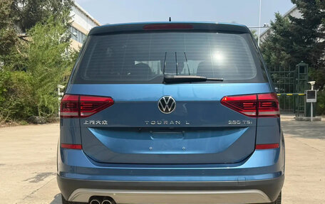 Volkswagen Touran III, 2022 год, 2 220 000 рублей, 6 фотография