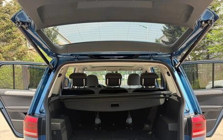 Volkswagen Touran III, 2022 год, 2 220 000 рублей, 8 фотография
