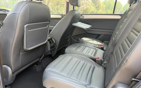 Volkswagen Touran III, 2022 год, 2 220 000 рублей, 21 фотография