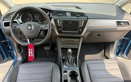 Volkswagen Touran III, 2022 год, 2 220 000 рублей, 16 фотография