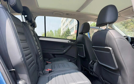 Volkswagen Touran III, 2022 год, 2 220 000 рублей, 25 фотография