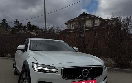 Volvo V90 Cross Country I рестайлинг, 2018 год, 2 650 000 рублей, 1 фотография