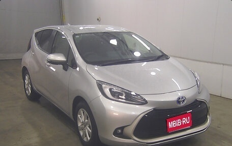 Toyota Aqua, 2022 год, 1 384 000 рублей, 1 фотография