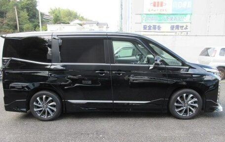 Toyota Voxy, 2023 год, 2 126 004 рублей, 5 фотография