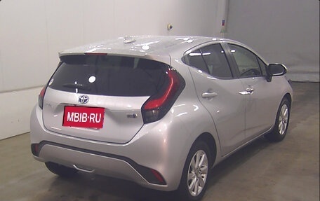 Toyota Aqua, 2022 год, 1 384 000 рублей, 6 фотография