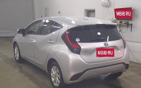 Toyota Aqua, 2022 год, 1 384 000 рублей, 5 фотография