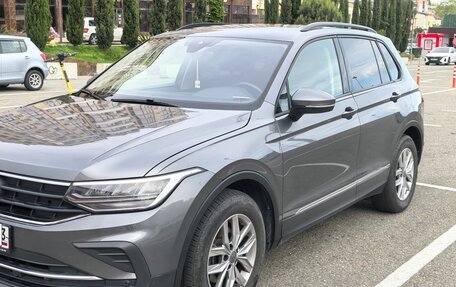 Volkswagen Tiguan II, 2021 год, 2 850 000 рублей, 3 фотография