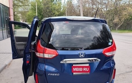 Honda Freed II, 2017 год, 1 600 000 рублей, 2 фотография