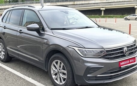 Volkswagen Tiguan II, 2021 год, 2 850 000 рублей, 2 фотография