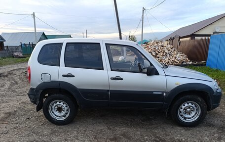 Chevrolet Niva I рестайлинг, 2011 год, 330 000 рублей, 3 фотография