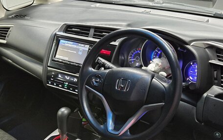 Honda Fit III, 2014 год, 810 000 рублей, 7 фотография