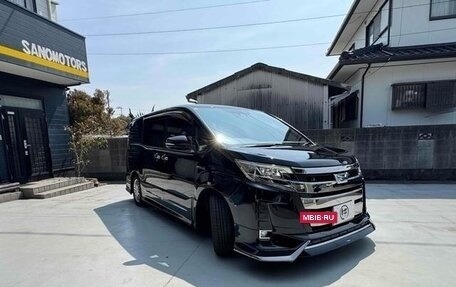 Toyota Noah III, 2021 год, 1 955 123 рублей, 4 фотография