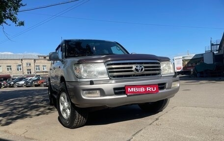 Toyota Land Cruiser 100 рестайлинг 2, 2006 год, 2 650 000 рублей, 1 фотография