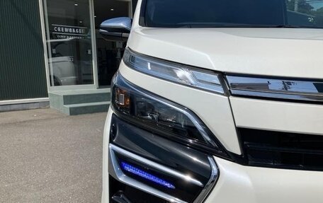Toyota Voxy III, 2020 год, 1 833 123 рублей, 10 фотография