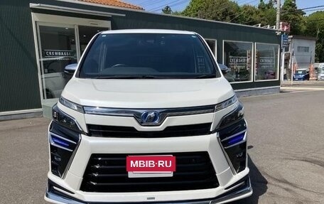 Toyota Voxy III, 2020 год, 1 833 123 рублей, 2 фотография