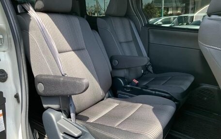 Toyota Voxy III, 2020 год, 1 833 123 рублей, 17 фотография