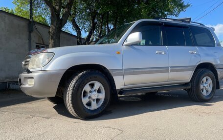Toyota Land Cruiser 100 рестайлинг 2, 2006 год, 2 650 000 рублей, 2 фотография