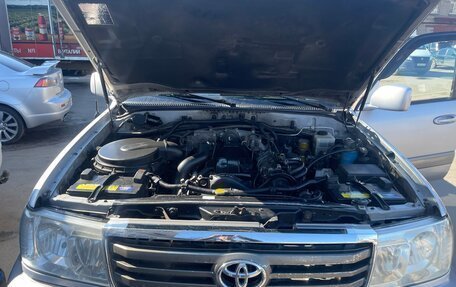 Toyota Land Cruiser 100 рестайлинг 2, 2006 год, 2 650 000 рублей, 3 фотография