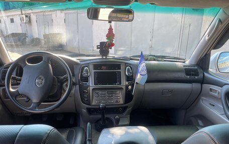 Toyota Land Cruiser 100 рестайлинг 2, 2006 год, 2 650 000 рублей, 10 фотография