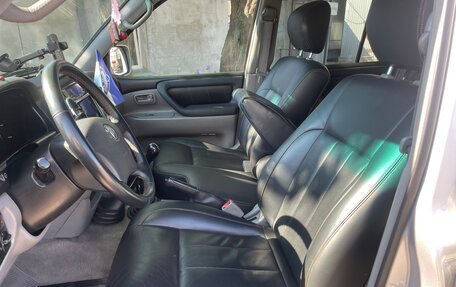 Toyota Land Cruiser 100 рестайлинг 2, 2006 год, 2 650 000 рублей, 23 фотография