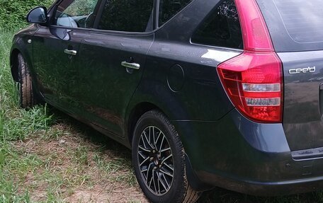 KIA cee'd I рестайлинг, 2009 год, 685 000 рублей, 2 фотография