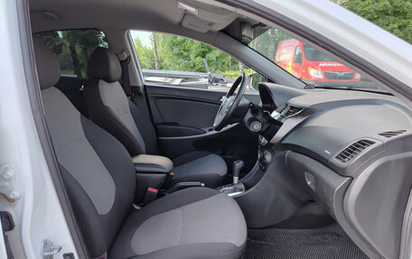 Hyundai Solaris II рестайлинг, 2013 год, 815 000 рублей, 13 фотография