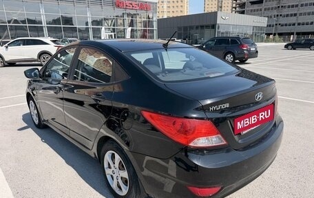 Hyundai Solaris II рестайлинг, 2012 год, 800 000 рублей, 3 фотография