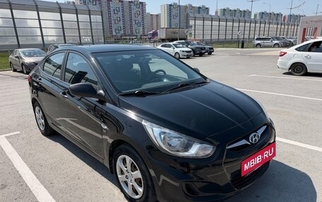 Hyundai Solaris II рестайлинг, 2012 год, 800 000 рублей, 2 фотография