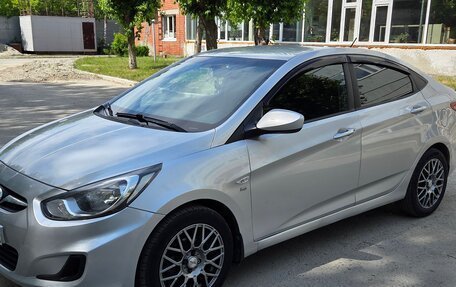 Hyundai Solaris II рестайлинг, 2013 год, 750 000 рублей, 2 фотография